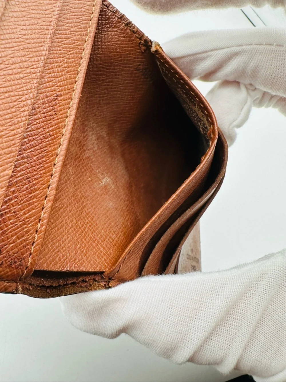 Louis Vuitton Bi Fold Monogram Wallet